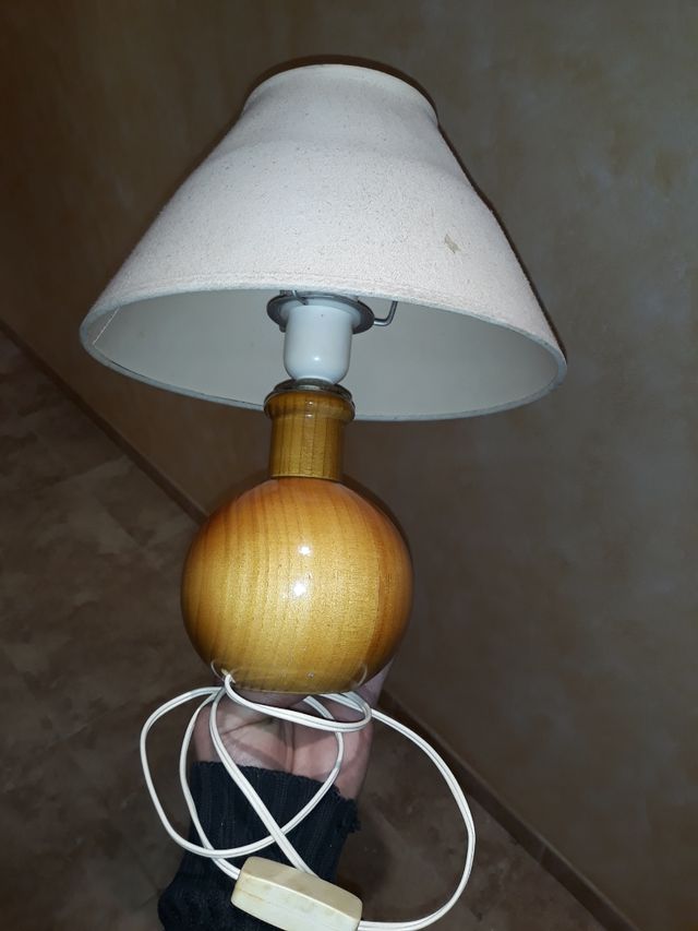 LAMPARA DE MESITA DE NOCHE DE MADERA