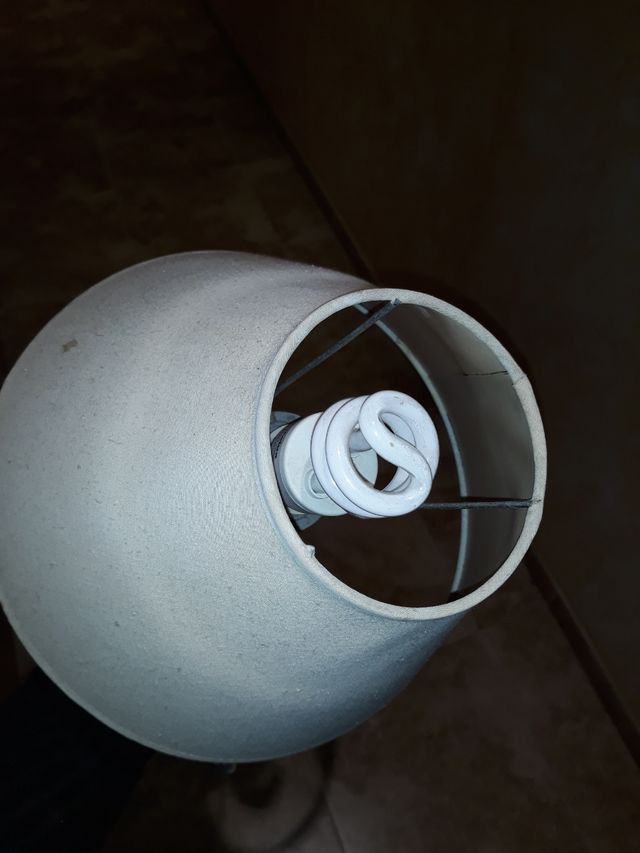 LAMPARA DE MESITA DE NOCHE DE MADERA