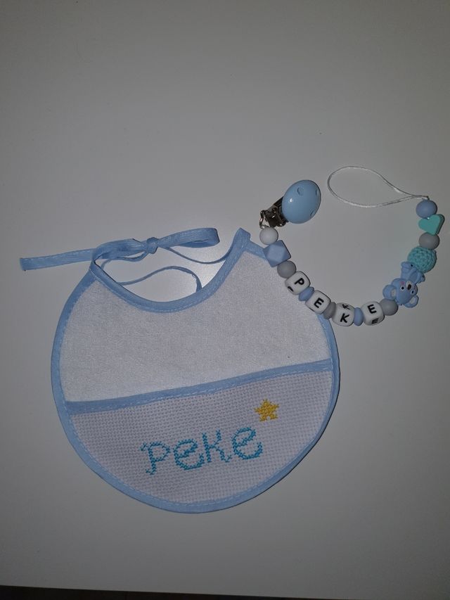 Babero punto de cruz