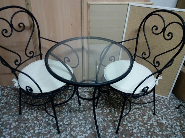 Mesa de forja y dos sillas