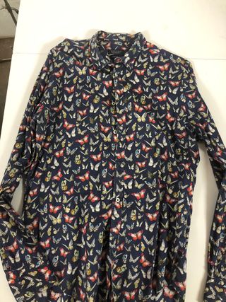 Camiseta Zara talla M de segunda mano por 5 € en Villanueva Camisa Estampada Zara de segunda mano por 5 € en Castellón