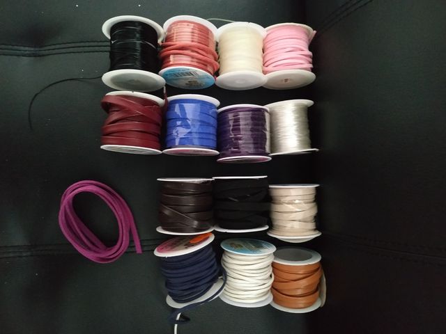 Lote Manualidades más 3000 Abalorios