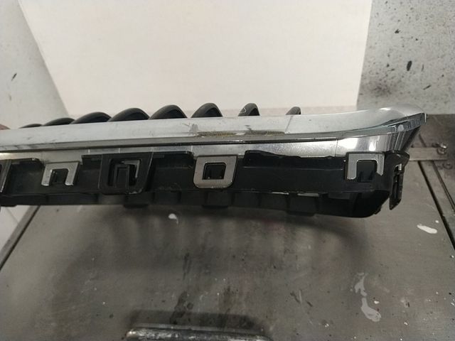 Rejilla delantera derecha BMW serie1 F21