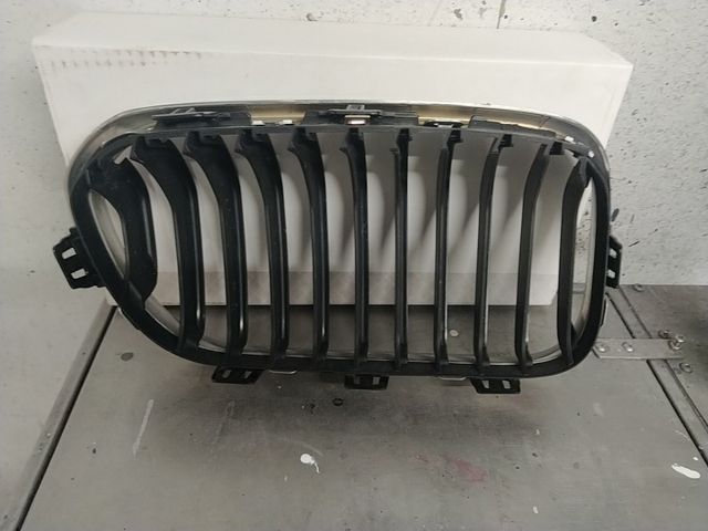 Rejilla delantera derecha BMW serie1 F21