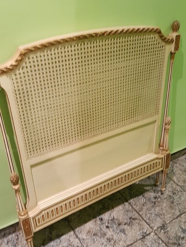 CAMA ANTIGUA ESTILO VINTAGE MUY BONITA