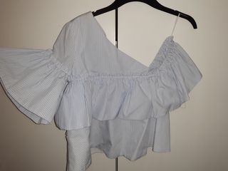 Blusa Zara blanca de segunda mano en la provincia de Granada Blusa con escote barco blanca Zara de segunda mano por 15