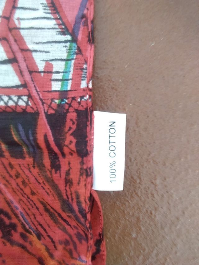 Pañuelo con dibujos antiguos