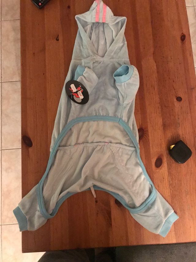 Chándal para perro nuevo a estrenar