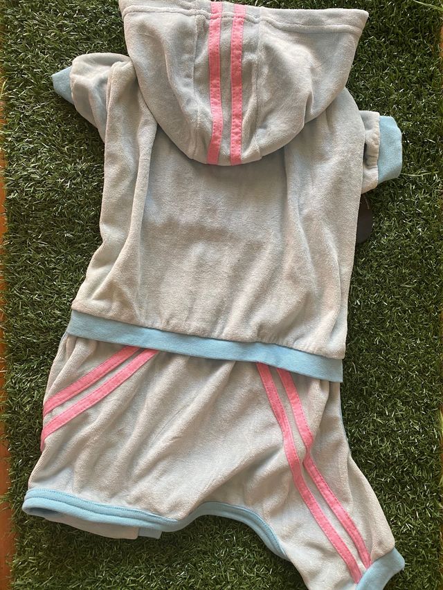 Chándal para perro nuevo a estrenar