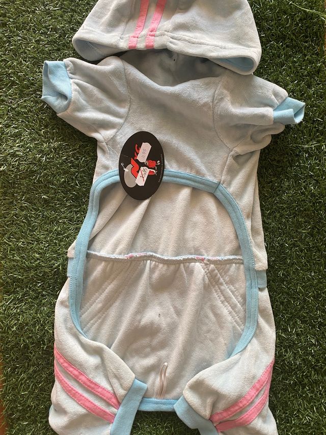 Chándal para perro nuevo a estrenar