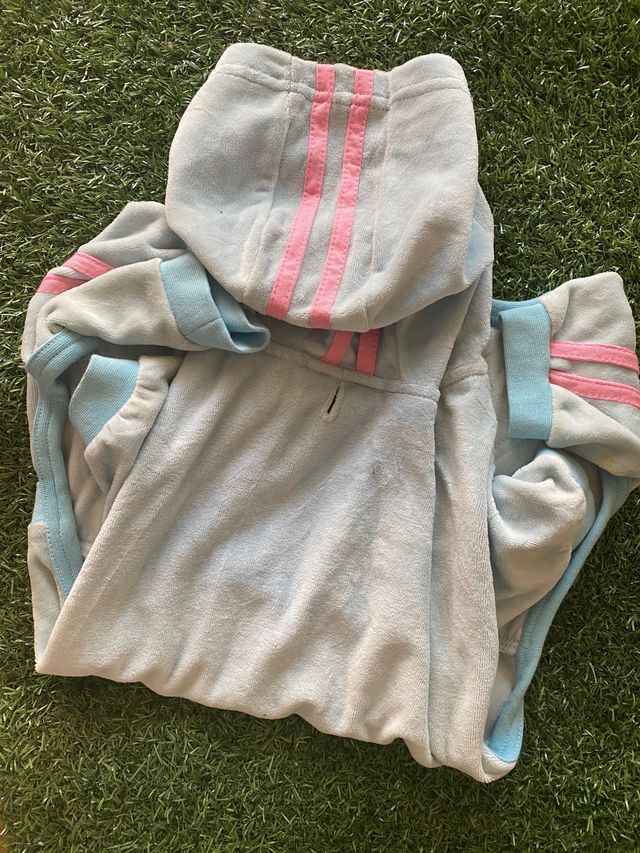 Chándal para perro nuevo a estrenar