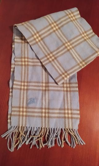 bufanda burberry roja