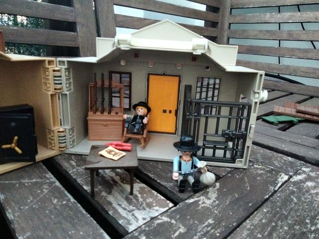 Ciudad del oeste maletin playmobil