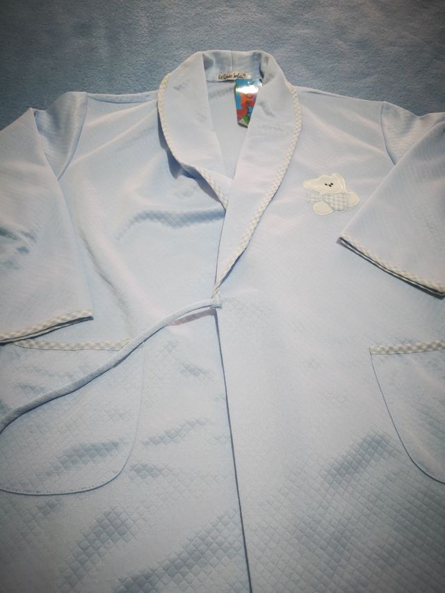 BATA DE SEÑORA NUEVA SIN USAR.. CON LA ETIQUETA