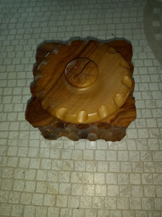 cajita madera tallada 