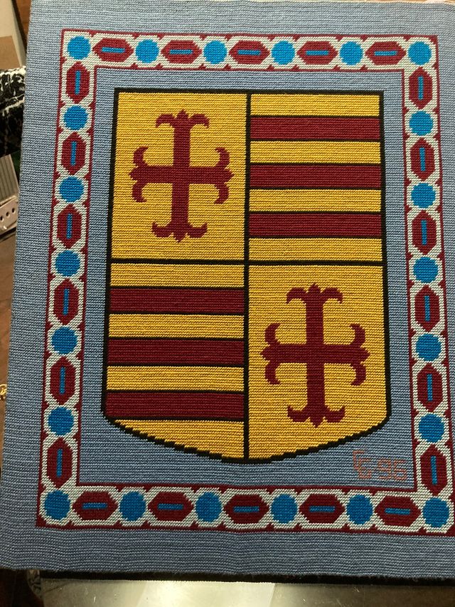 Escudo heráldico PEREZ, realizado en petit point.