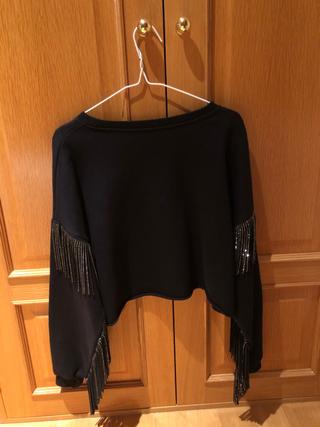 Sudadera flecos Zara de segunda mano por 5 EUR en Molino de La Hoz en  WALLAPOP
