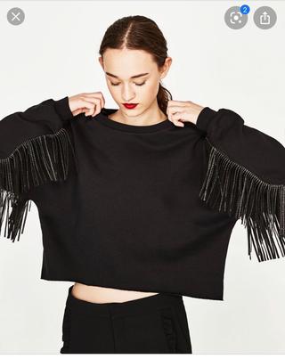 Sudadera flecos Zara de segunda mano por 5 EUR en Molino de La Hoz en  WALLAPOP