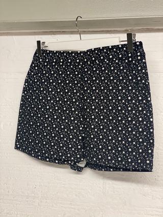 BERMUDA SHORTS NEGRA/ ESTRELLAS ZARA T. L