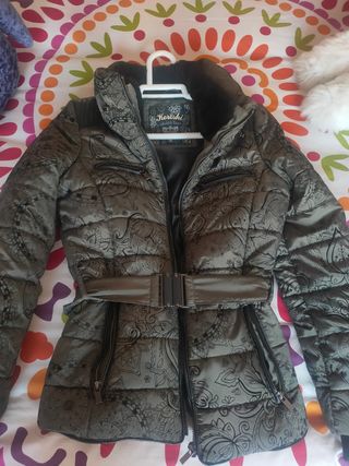 Abrigo koroshi de segunda mano por 16 EUR en Alcalá de Henares en WALLAPOP