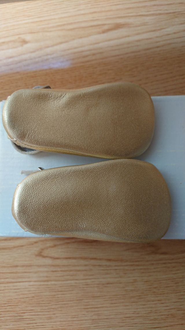 Zapatos bebé niña dorados