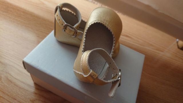 Zapatos bebé niña dorados