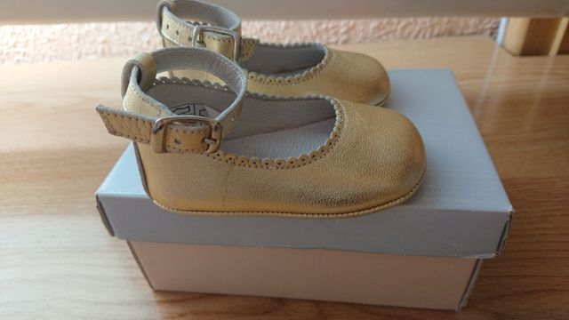 Zapatos bebé niña dorados