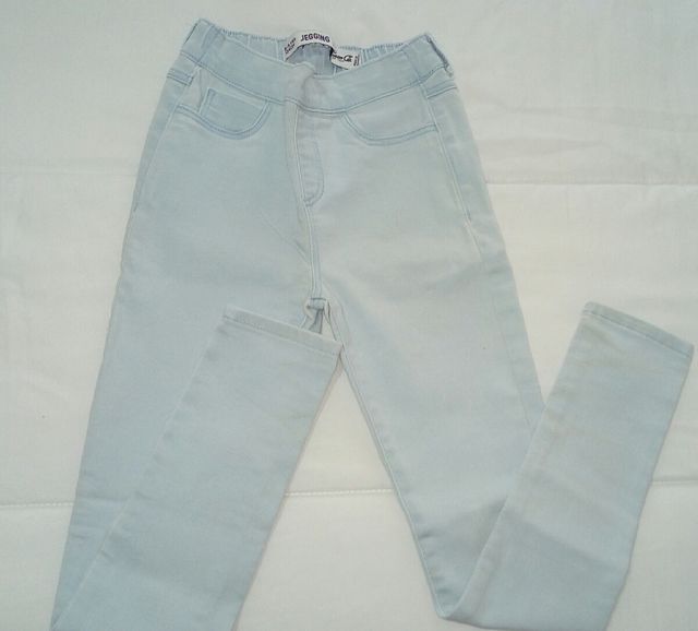 Pantalones vaqueros y niña