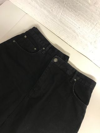 FALDA mini NEGRA TEJANA PULL&BEAR T.30