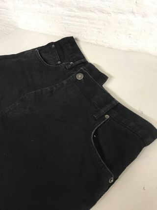 FALDA mini NEGRA TEJANA PULL&BEAR T.30