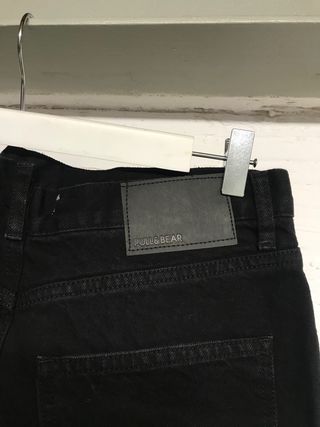FALDA mini NEGRA TEJANA PULL&BEAR T.30