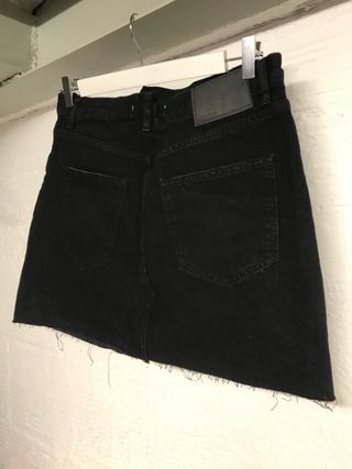 FALDA mini NEGRA TEJANA PULL&BEAR T.30