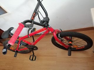 Bicicleta trial decathlon de segunda mano por 60 EUR en El Puerto de Santa  María en WALLAPOP