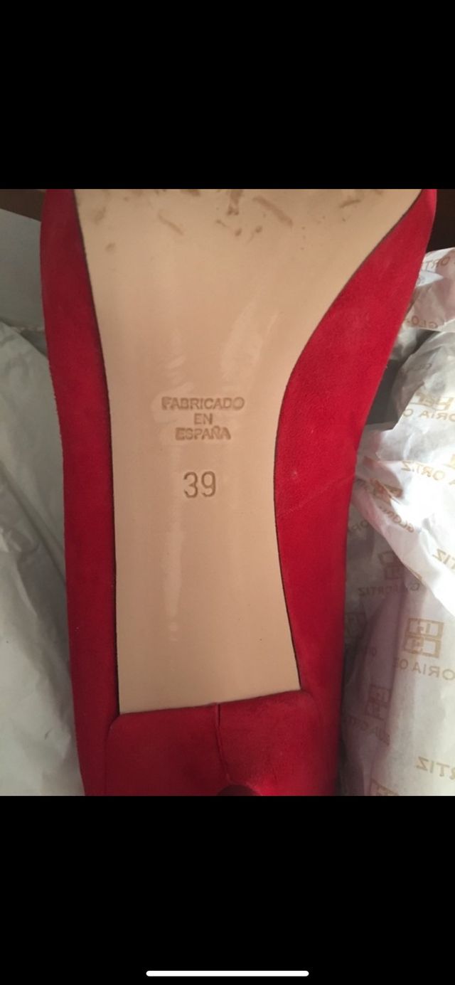 Zapatos rojos animal print Gloria Ortiz