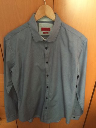 Camisa azul micro topo Zara de segunda mano por 8 € en Camisa azul micro topo Zara de segunda mano por 8 € en