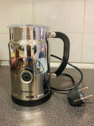 Nespresso aeroccino espumador de leche de segunda mano por 65 EUR en  Majadahonda en WALLAPOP