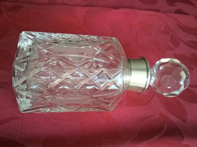 Antigua botella licorera para whisky