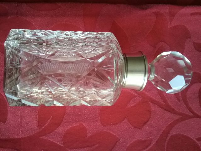 Antigua botella licorera para whisky