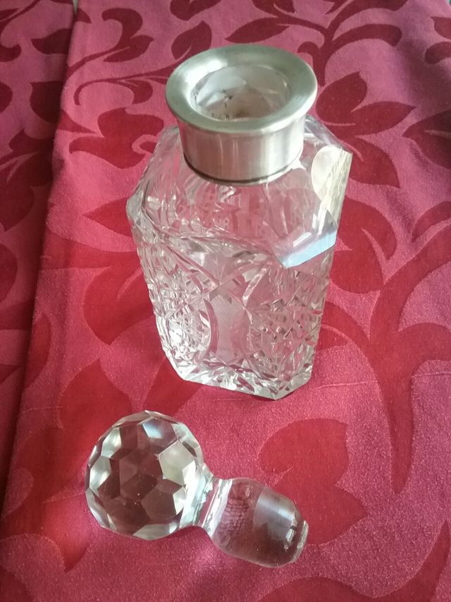 Antigua botella licorera para whisky