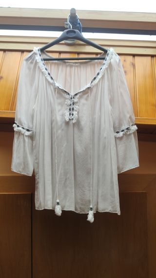 Blusa Mango blanca de segunda mano en la provincia de León Blusa Mango blanca de segunda mano en la provincia de