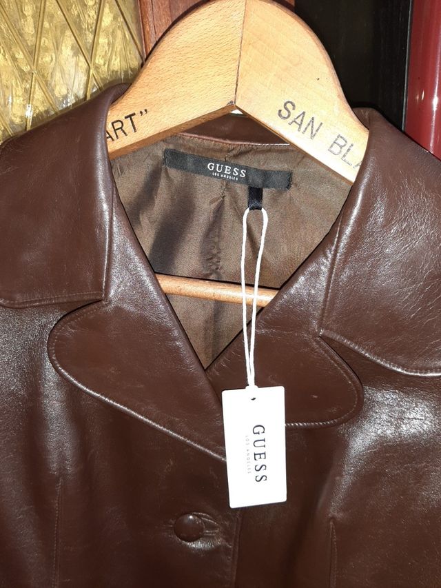 Chaqueta marrón.Piel natural.Guess.