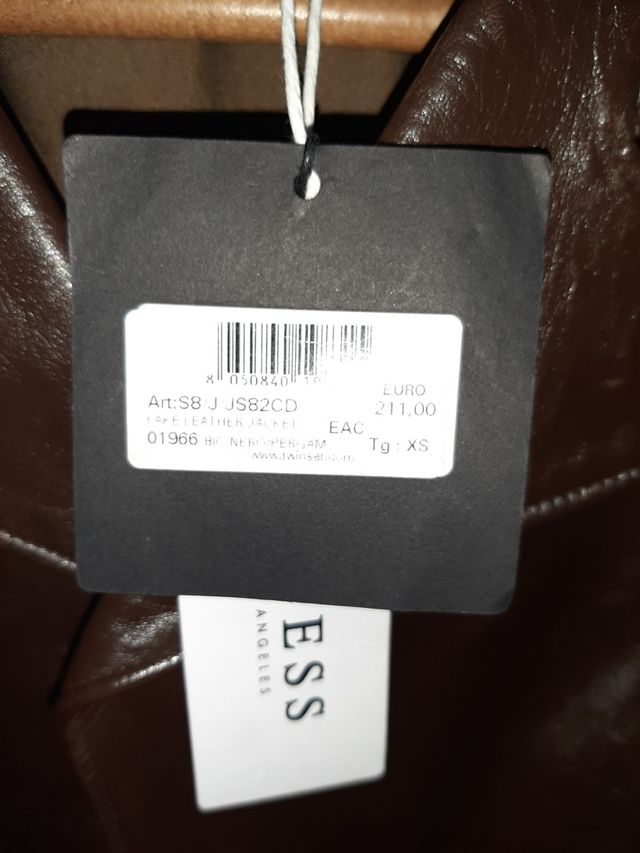 Chaqueta marrón.Piel natural.Guess.