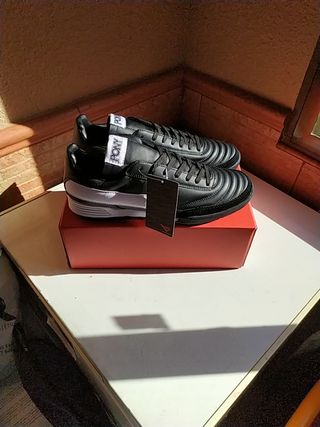 Botas de futbol mini tacos de segunda mano por 10 EUR en Elda en WALLAPOP