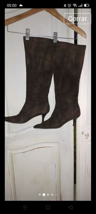 Botas ante altas pegadas de segunda mano por 5 EUR en Bilbao en WALLAPOP