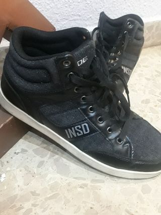 Botines deportivos negros de segunda mano por 10 EUR en Valencia en WALLAPOP