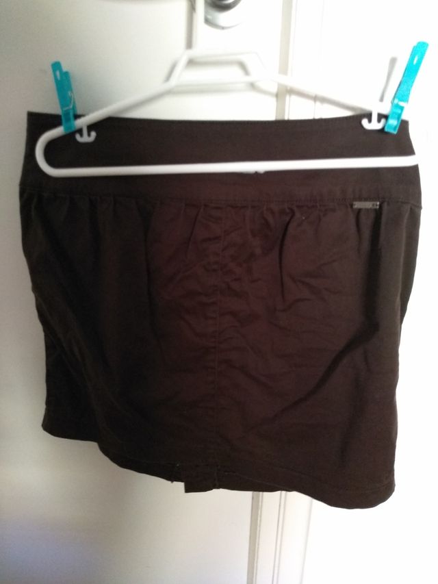 talla 38. 1'20€ falda marrón Stradivarius