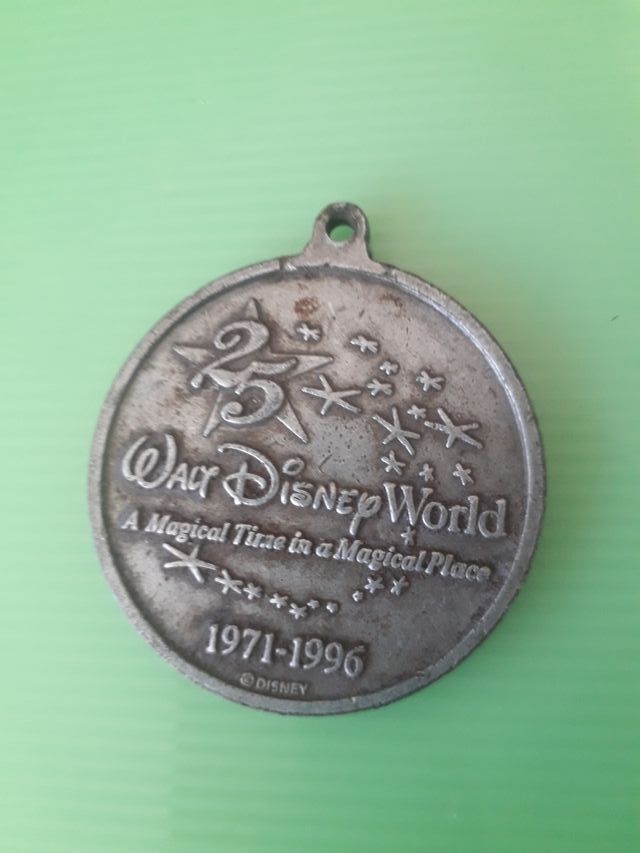 Medalla aniversario Walt Disney World.