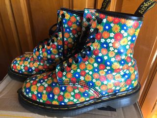 Botas Dr. Martens de flores VINTAGE edic limitada de segunda mano por 280  EUR en Oviedo en WALLAPOP