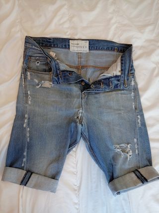 Pantalón vaquero corto PULL AND BEAR de segunda mano por 5 EUR en Alcalá de  Henares en WALLAPOP