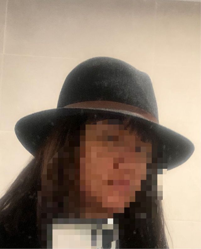 Sombrero de fieltro negro